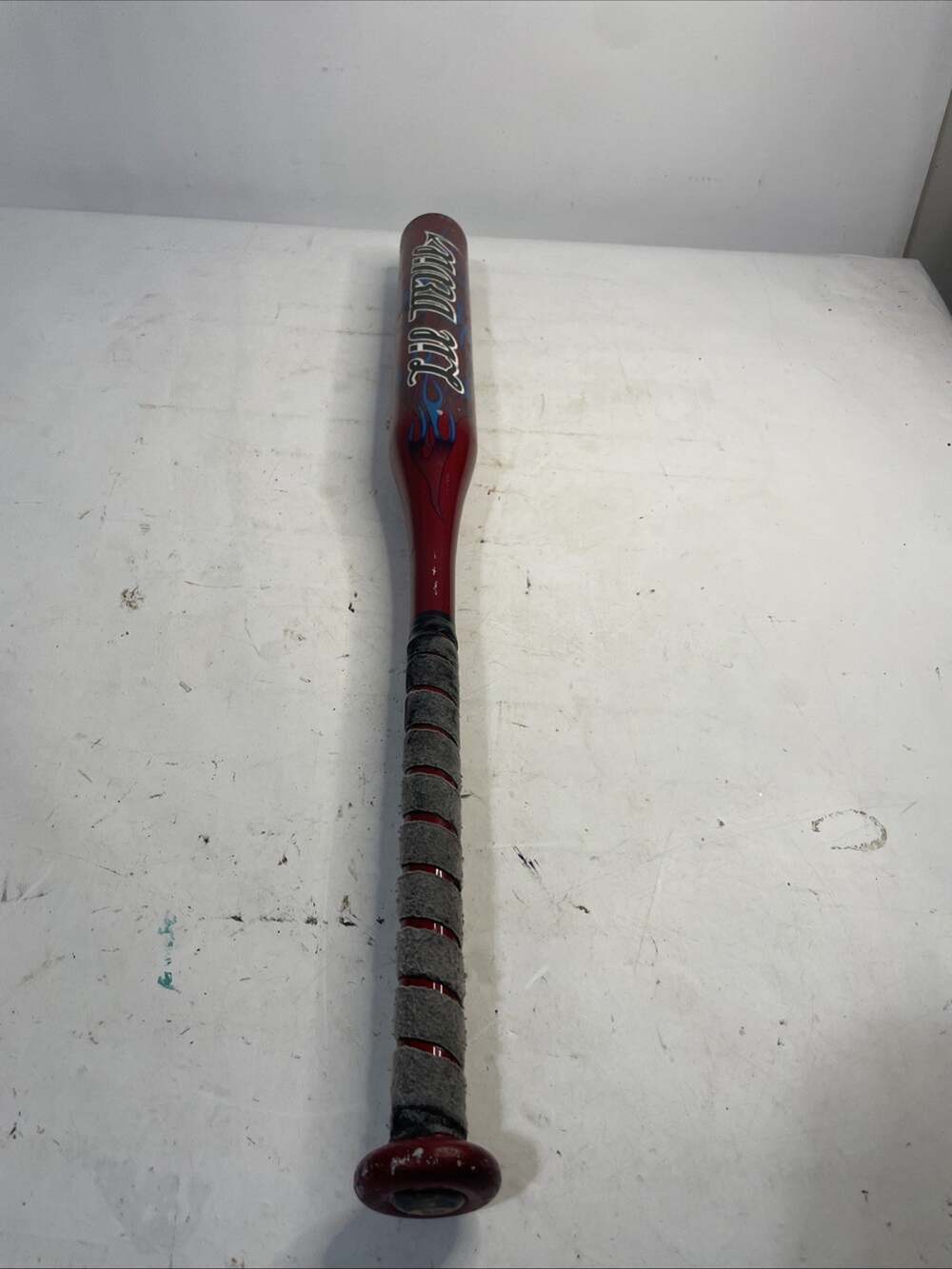 Easton Lil Devil 29in 20 Oz Softball Bat.
